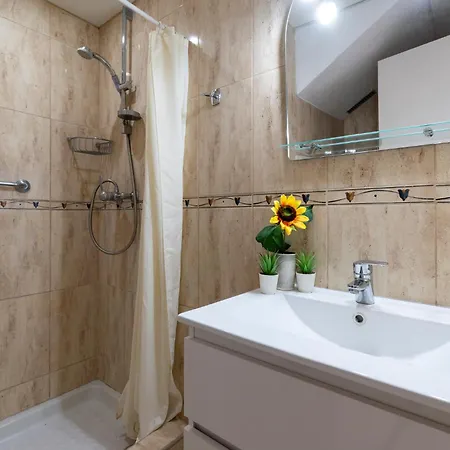 Lovely 1 Bedroom Communal Heated Pool