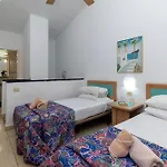 Lovely 1 Bedroom Communal Heated Pool アパート *