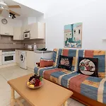 Lovely 1 Bedroom Communal Heated Pool *