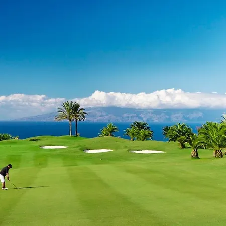 Lovely 1 Bedroom Communal Heated Pool Lejlighed *