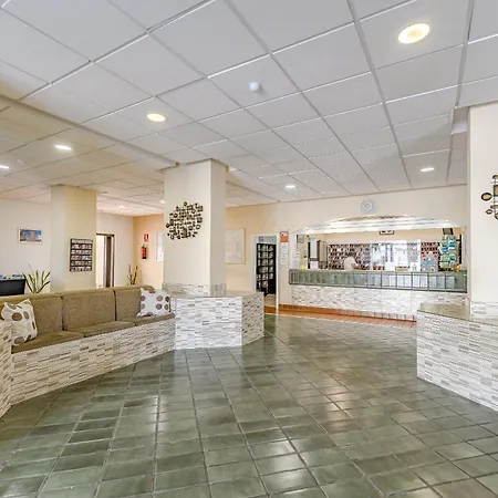 Lovely 1 Bedroom Communal Heated Pool *