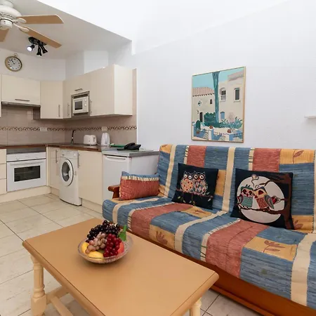 Lovely 1 Bedroom Communal Heated Pool *