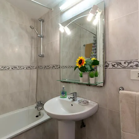 Lovely 1 Bedroom Communal Heated Pool