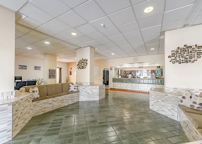 Lovely 1 Bedroom Communal Heated Pool *