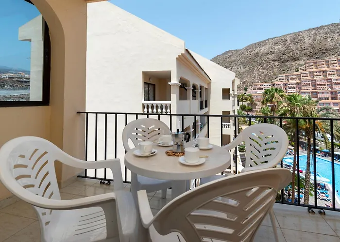 Lovely 1 Bedroom Communal Heated Pool Apartment