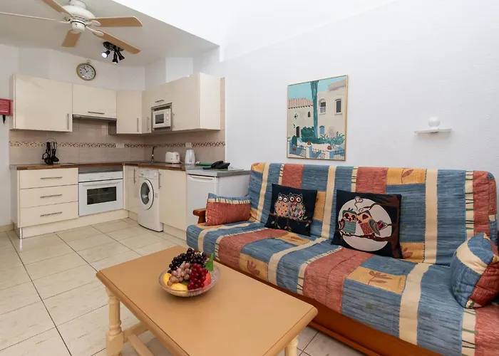 Lovely 1 Bedroom Communal Heated Pool *