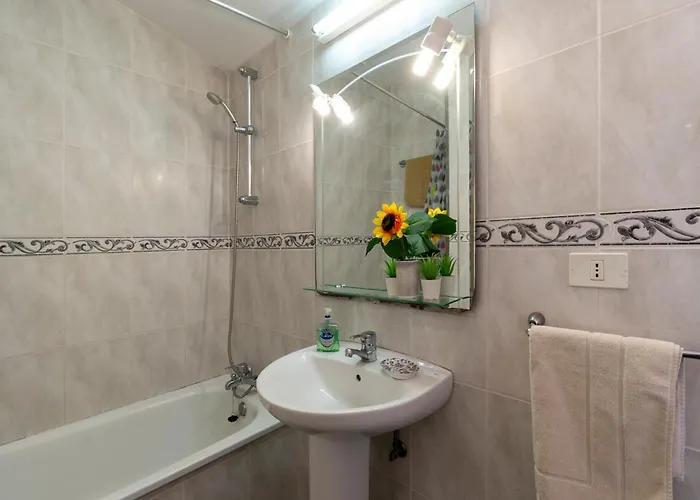 Lovely 1 Bedroom Communal Heated Pool